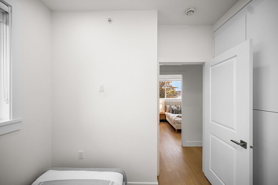 2076 E 50th Avenue Vancouver, BC - 14