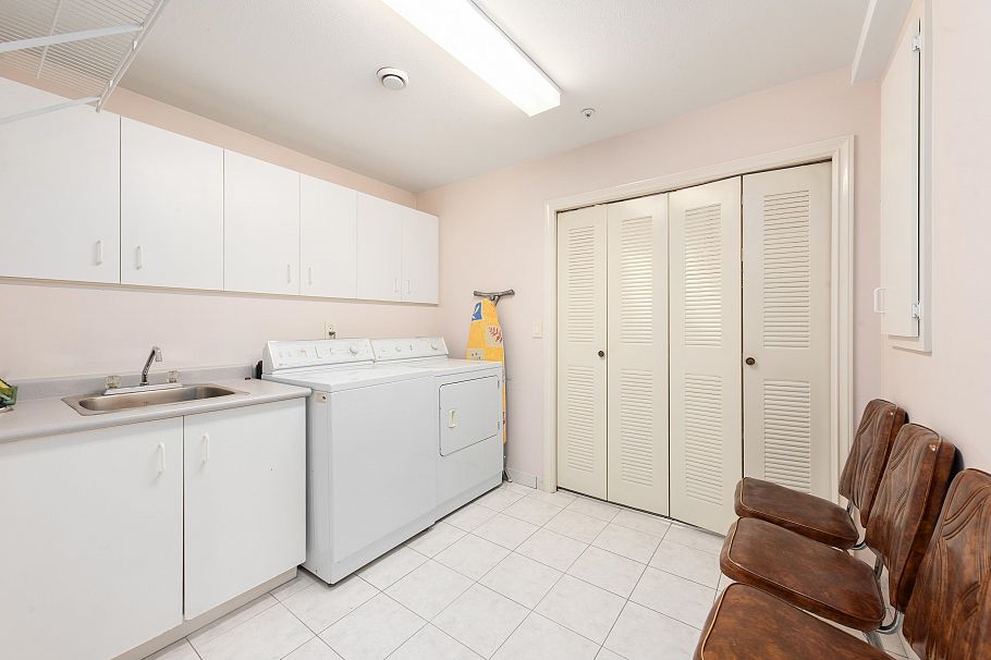 1363 W 51 Avenue Vancouver, BC - 39