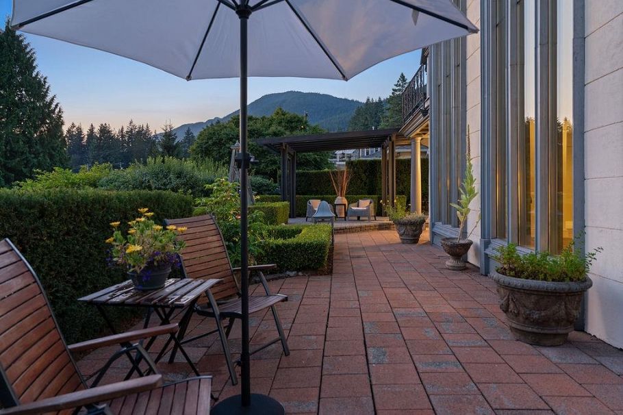 284 Sandringham Crescent North Vancouver, BC - 5