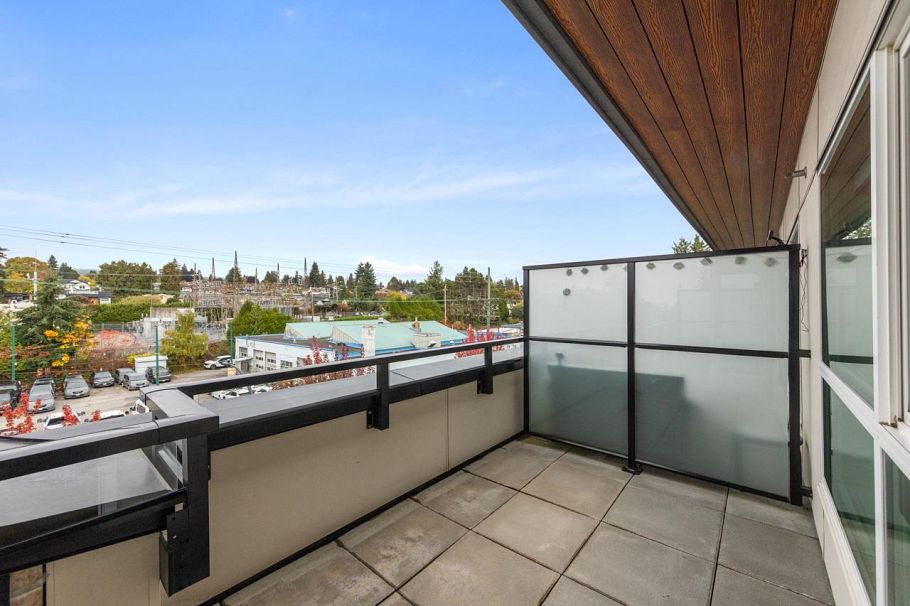 2 533 E 3rd Street North Vancouver, BC - 18