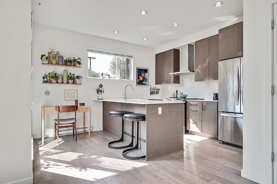 5962 St. George Street Vancouver, BC - 3