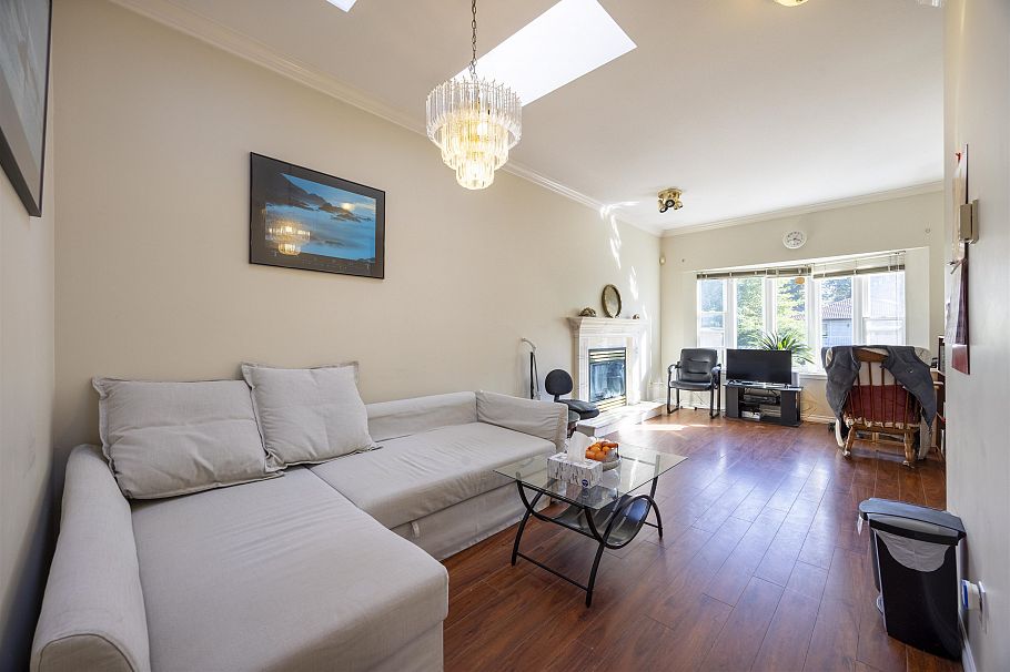 739 E 20th Avenue Vancouver, BC - 2