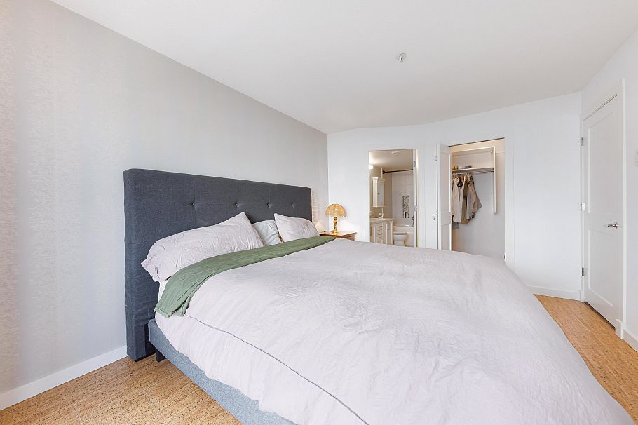 213 365 E 1st Street North Vancouver, BC - 12