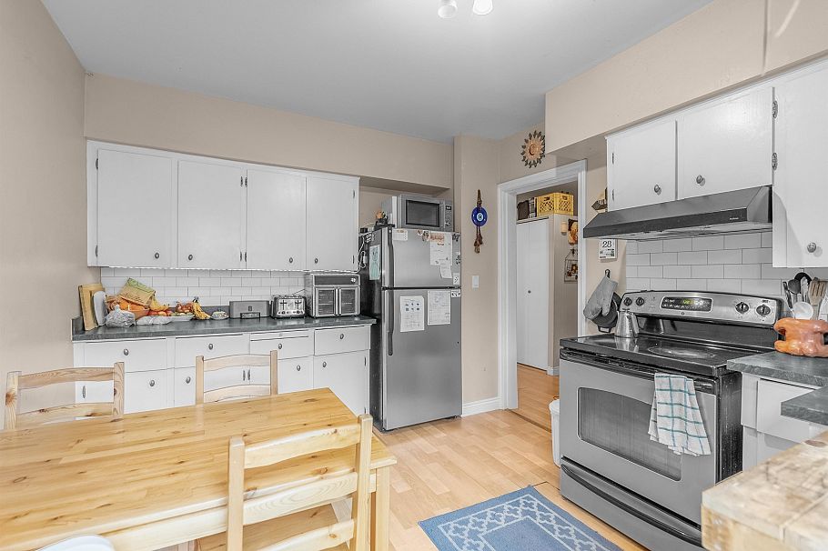 610 Salsbury Drive Vancouver, BC - 12