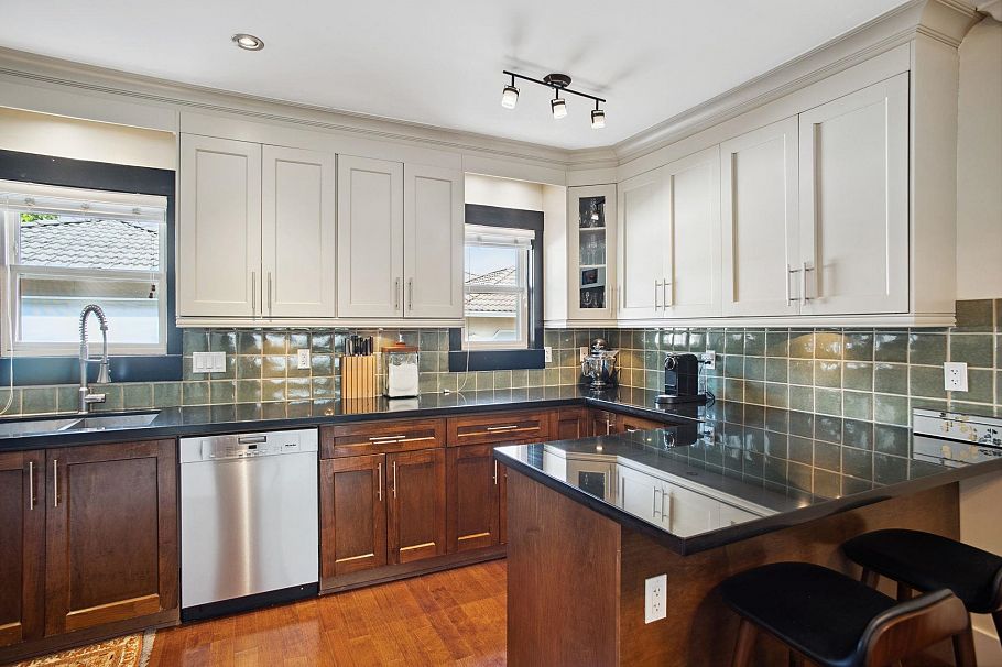 1371 E 20th Avenue Vancouver, BC - 18