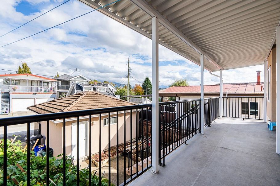 2887 E Georgia Street Vancouver, BC - 21