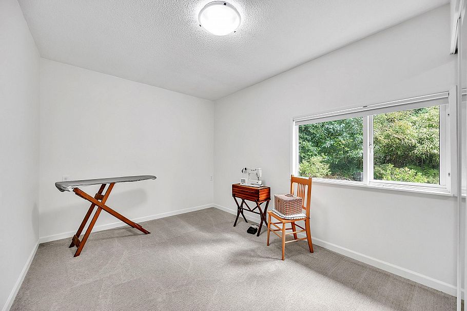 1372 Riverside Drive North Vancouver, BC - 24