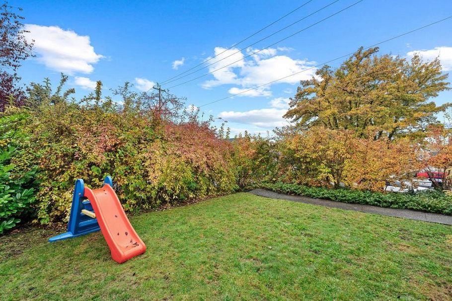 3605 Oxford Street Vancouver, BC - 24