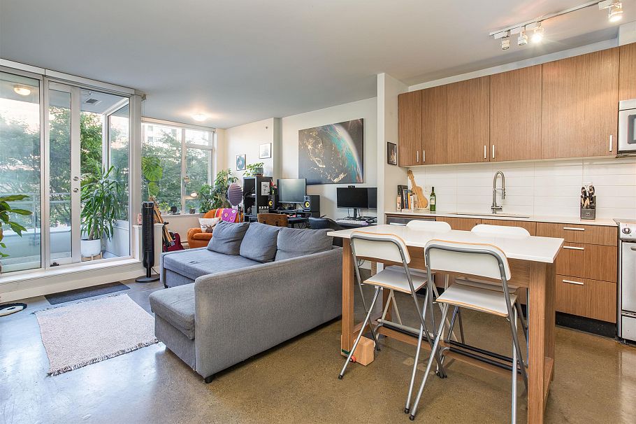 310 221 Union Street Vancouver, BC - 2