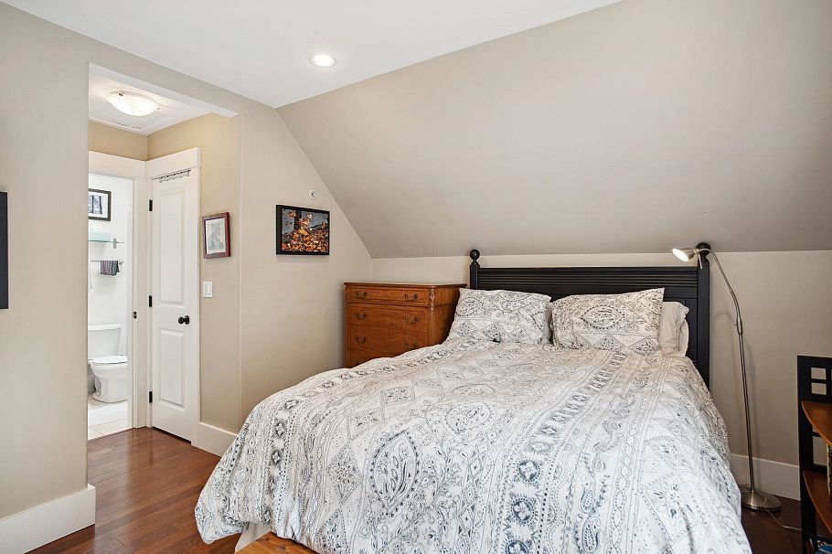 1371 E 20th Avenue Vancouver, BC - 24