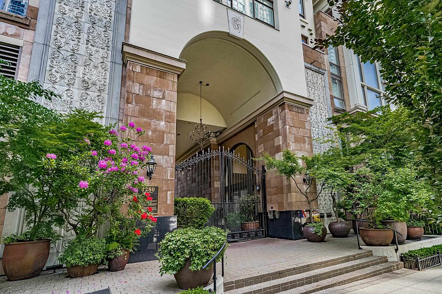 801 1280 Richards Street Vancouver, BC - 4