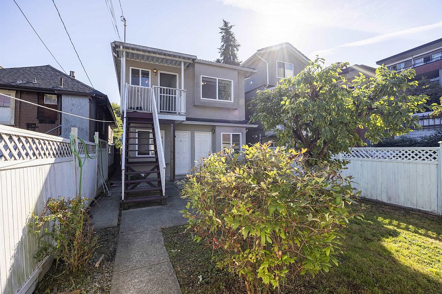 739 E 20th Avenue Vancouver, BC - 25