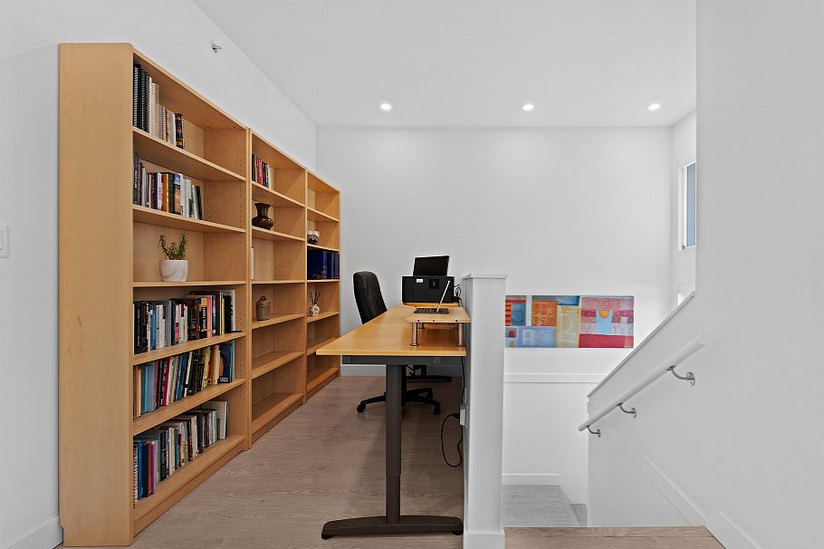 54 3597 Malsum Drive North Vancouver, BC - 25