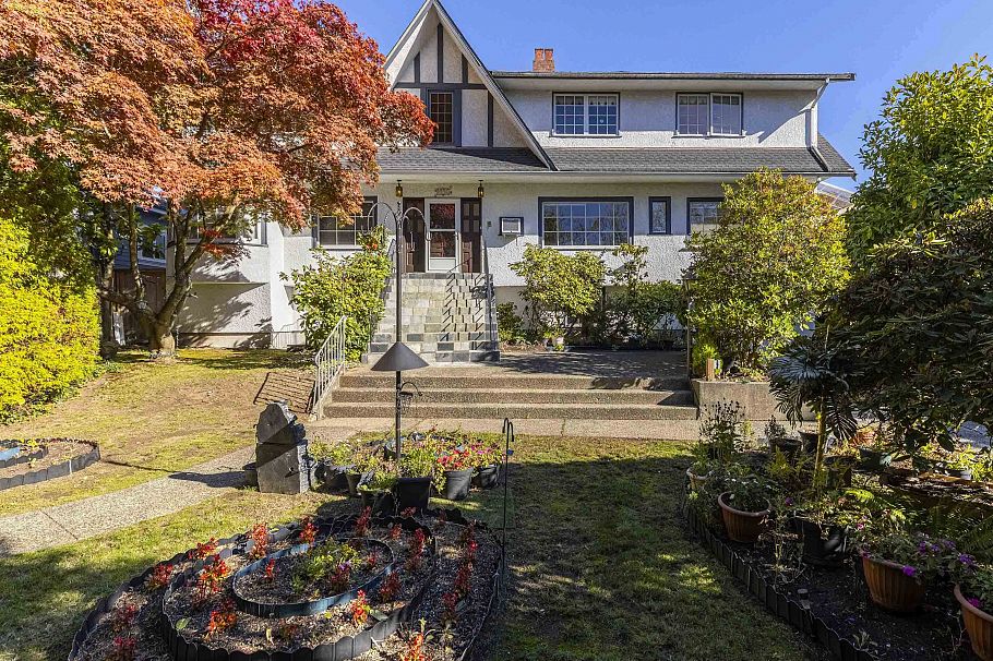 5950 Macdonald Street Vancouver, BC - 1