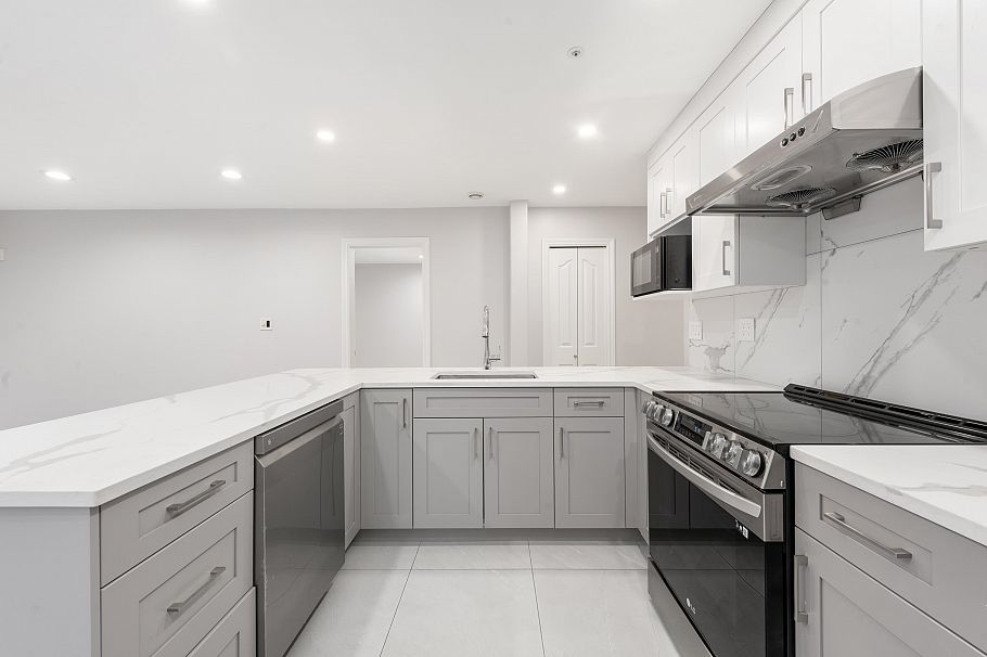 1363 W 51 Avenue Vancouver, BC - 30