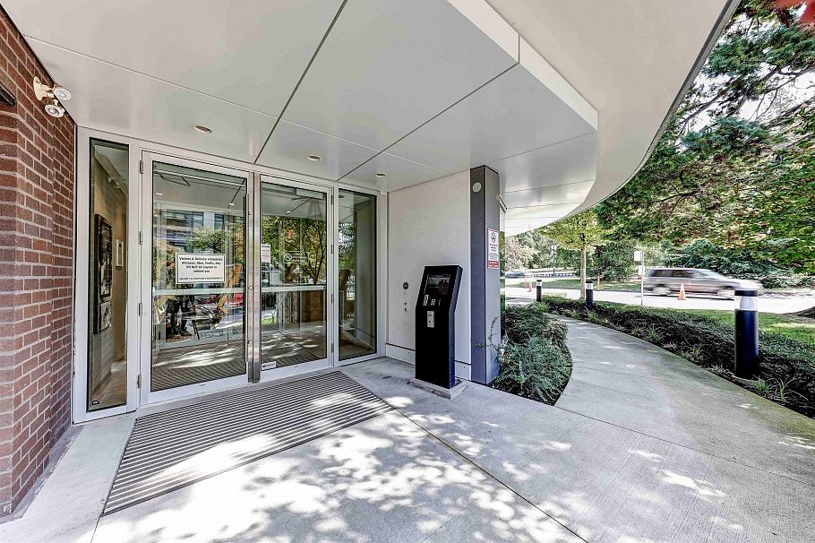 305 505 W 30th Avenue Vancouver, BC - 4