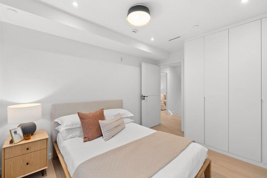 683 W 18th Avenue Vancouver, BC - 23