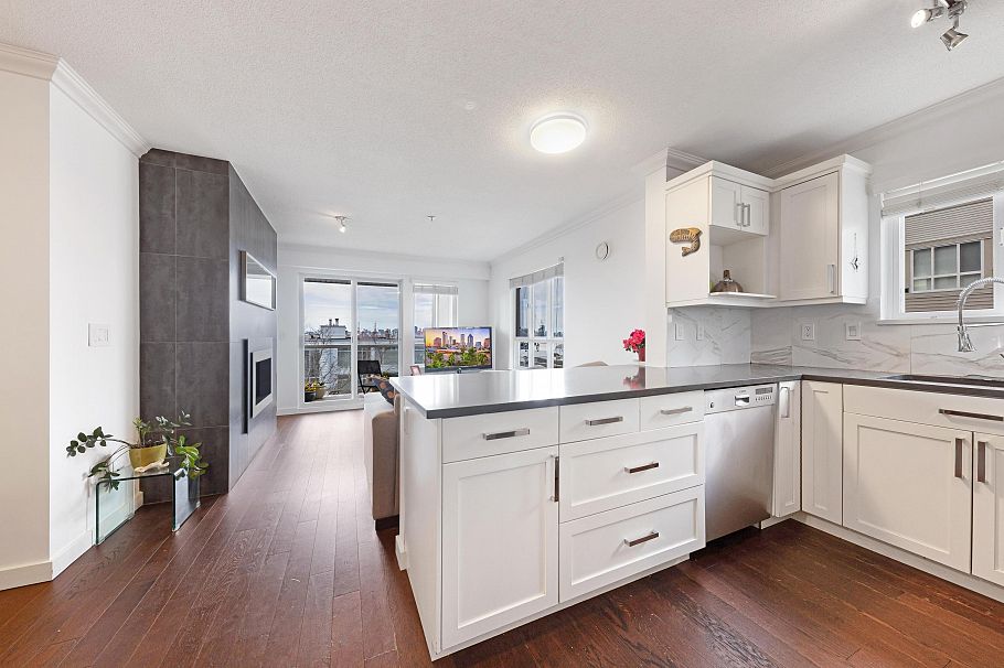 213 365 E 1st Street North Vancouver, BC - 9