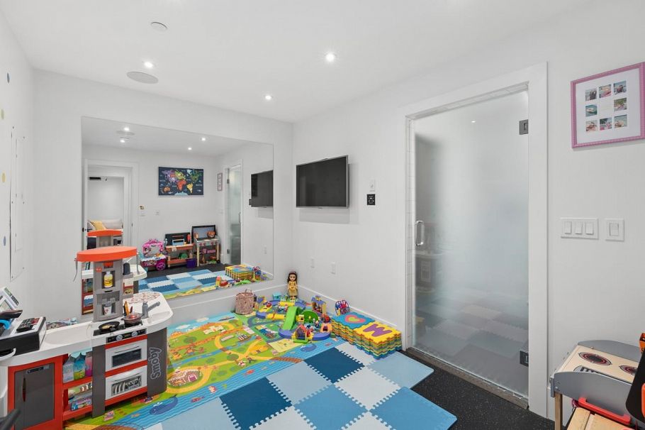 3363 W 15th Avenue Vancouver, BC - 35