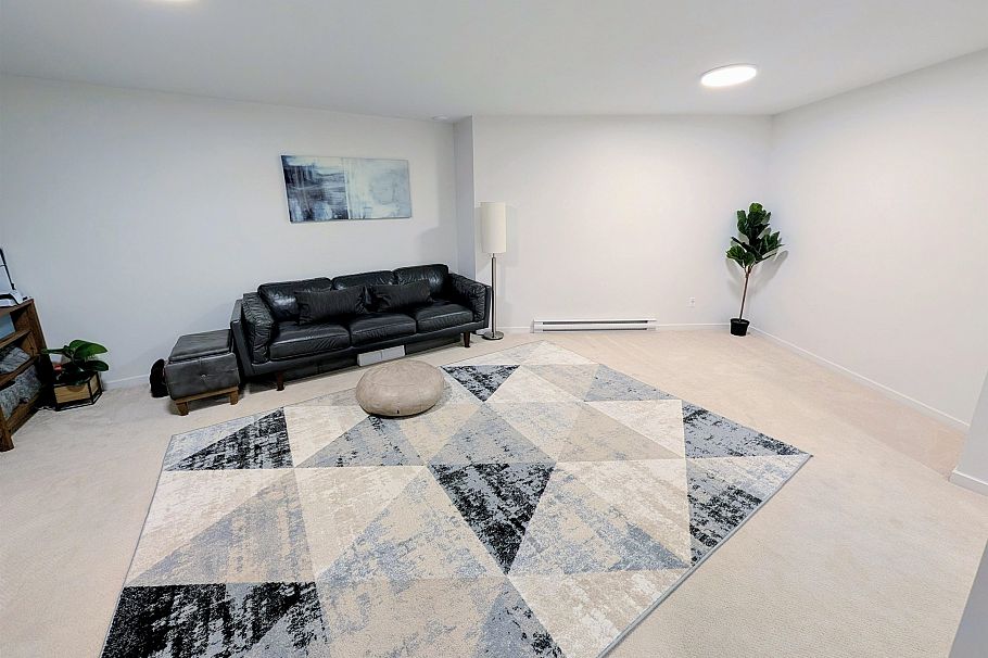 1 252 W 13th Street North Vancouver, BC - 29