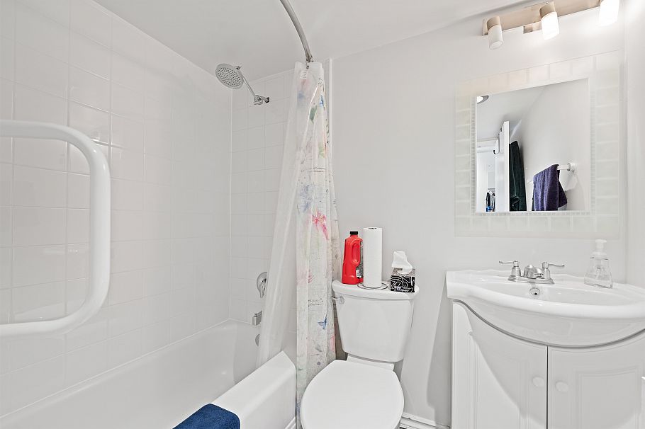 2301 1850 Comox Street Vancouver, BC - 12