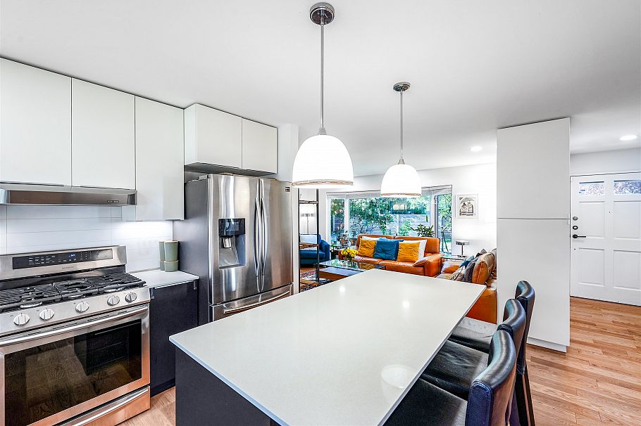 1287 W 15th Street North Vancouver, BC - 10