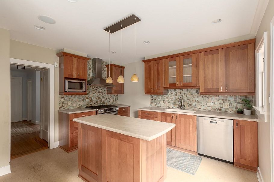 3782 W 24th Avenue Vancouver, BC - 3