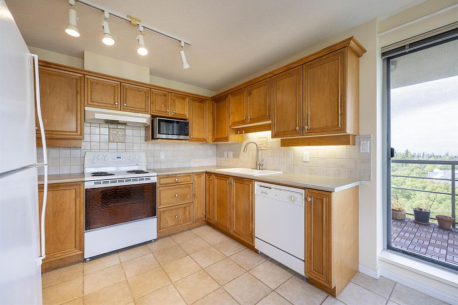 1001 5639 Hampton Place Vancouver, BC - 3