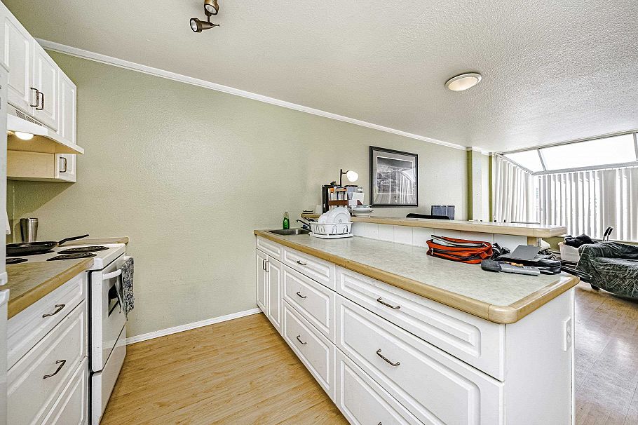 610 1330 Burrard Street Vancouver, BC - 12