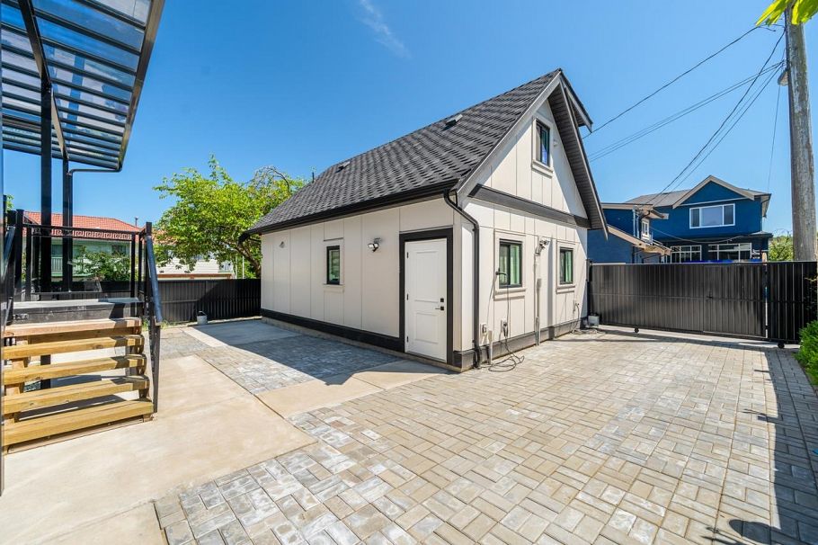 2798 E 43rd Avenue Vancouver, BC - 35