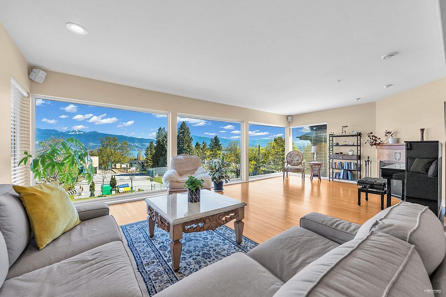 4060 W 10th Avenue Vancouver, BC - 10