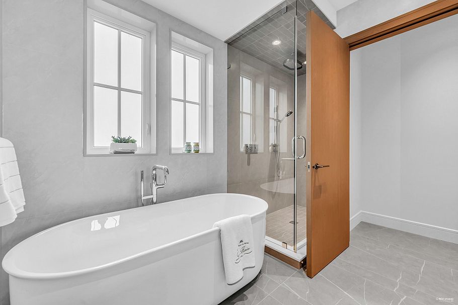 3852 W 50th Avenue Vancouver, BC - 32