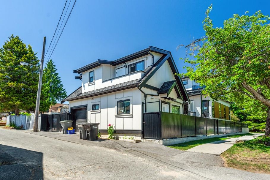 2798 E 43rd Avenue Vancouver, BC - 36