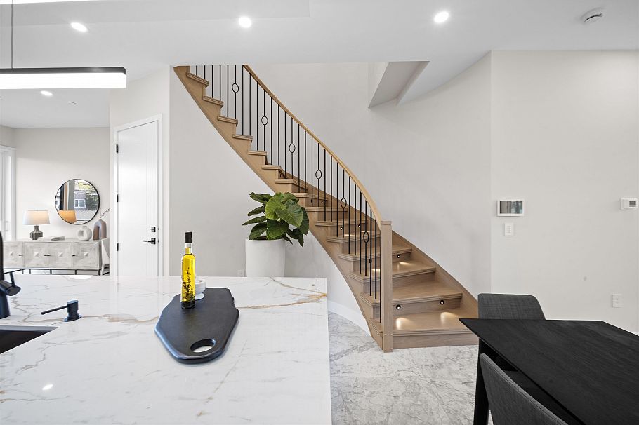 2455 W 10th Avenue Vancouver, BC - 15