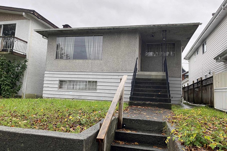 2044 E 22nd Avenue Vancouver, BC - 1