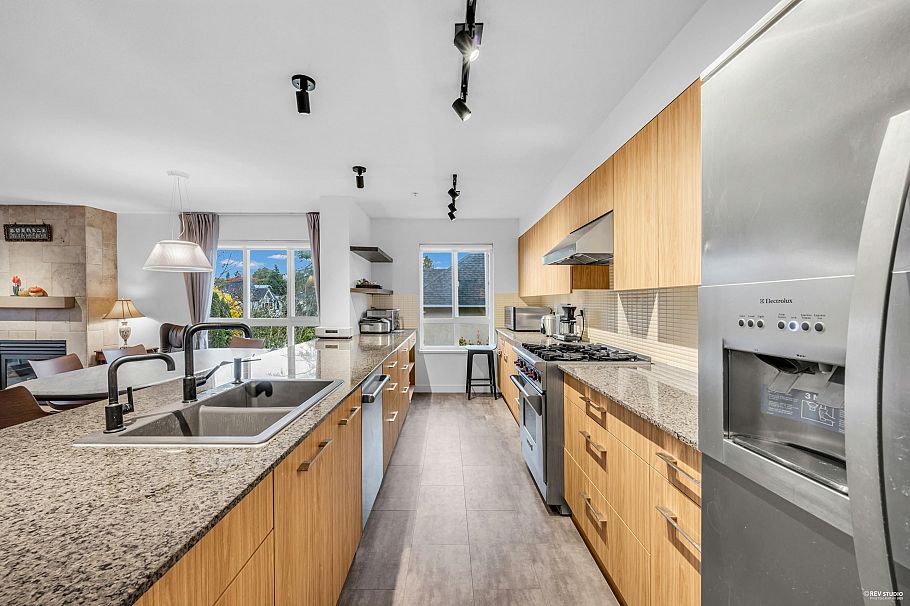 301 2096 W 46th Avenue Vancouver, BC - 9