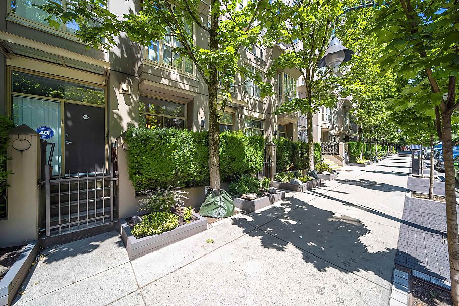 983 Richards Street Vancouver, BC - 34