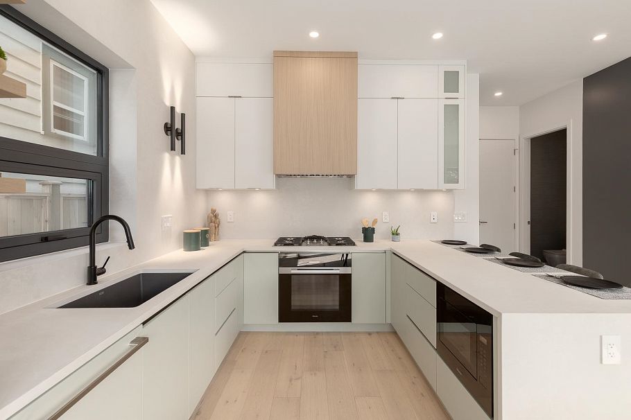 2 3186 W 11th Avenue Vancouver, BC - 5