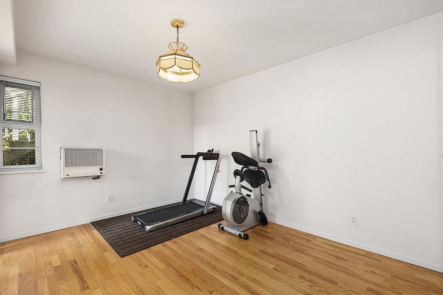 1224 W 23rd Street North Vancouver, BC - 29