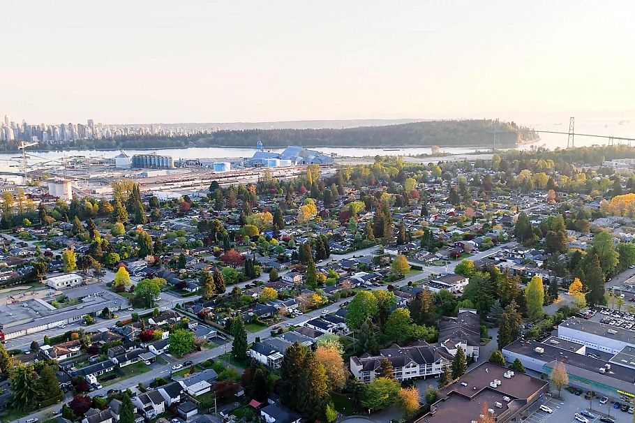 1287 W 15th Street North Vancouver, BC - 31