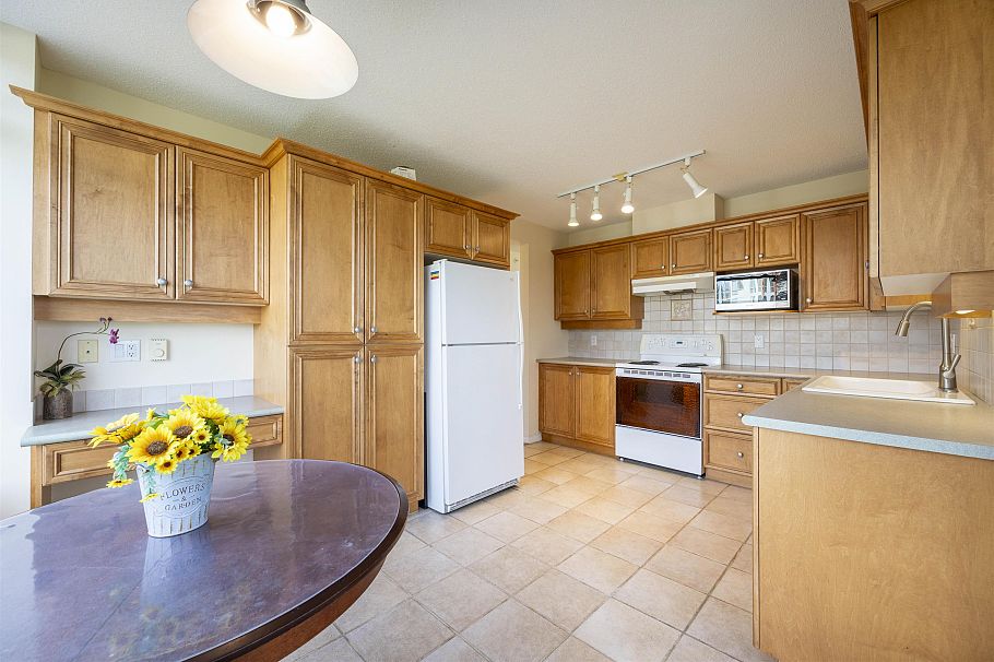 1001 5639 Hampton Place Vancouver, BC - 2