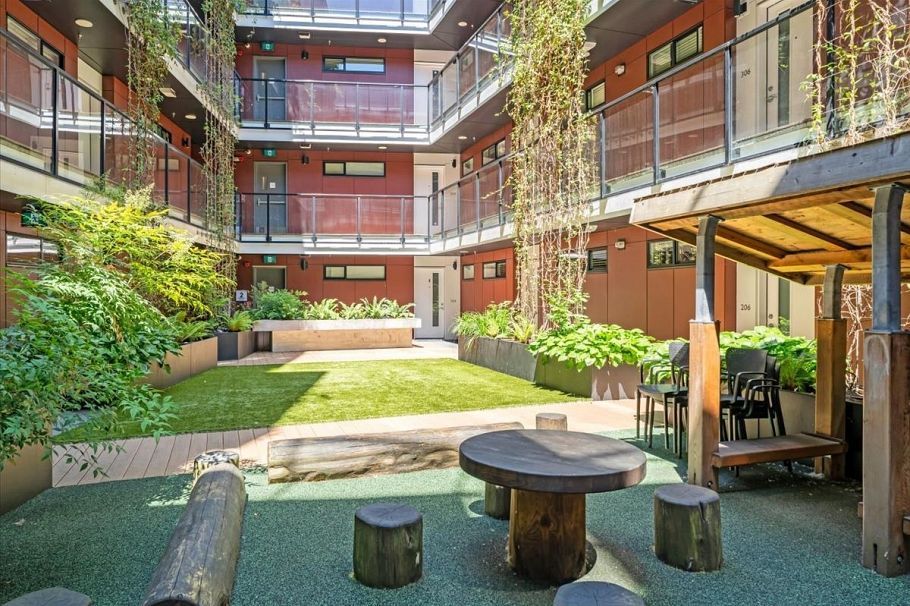 211 1496 Charlotte Road North Vancouver, BC - 23