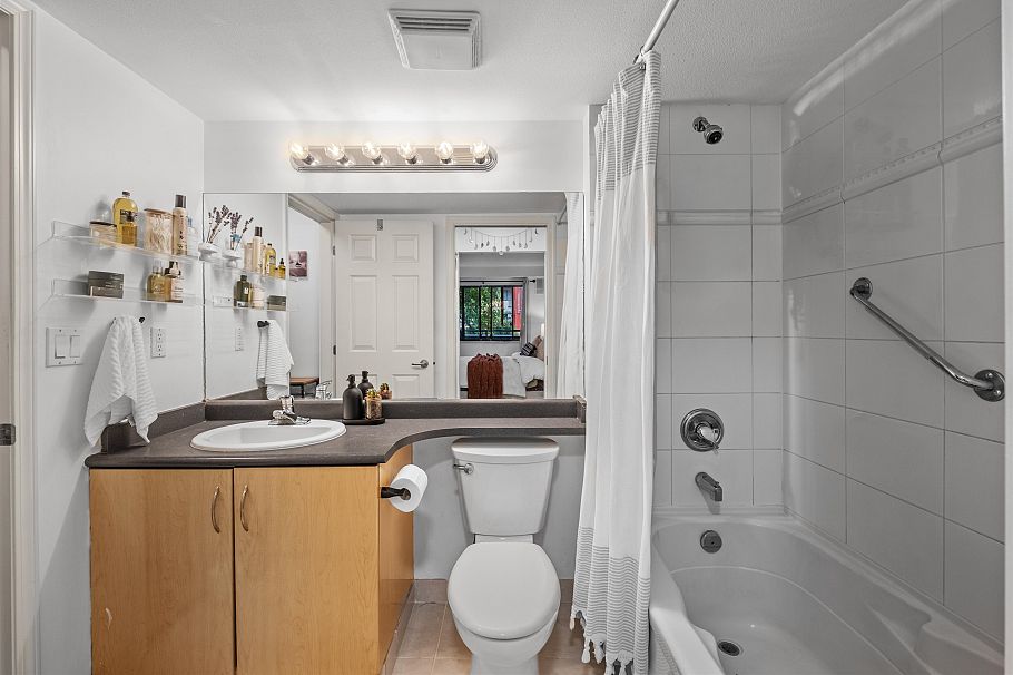 305 305 Lonsdale Avenue North Vancouver, BC - 13