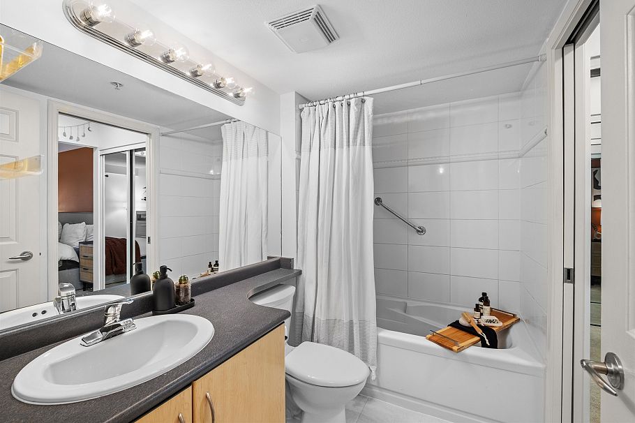 305 305 Lonsdale Avenue North Vancouver, BC - 14