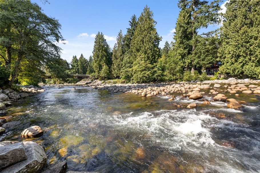 849 Riverside Drive North Vancouver, BC - 31