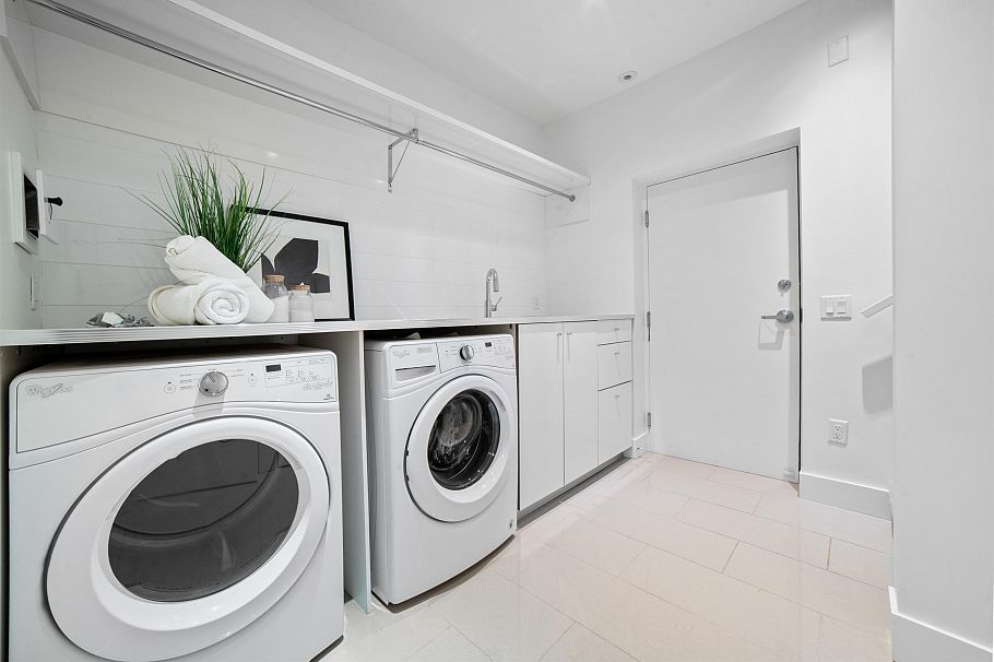 7458 Granville Street Vancouver, BC - 32