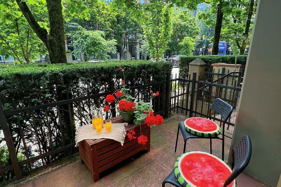 983 Richards Street Vancouver, BC - 3