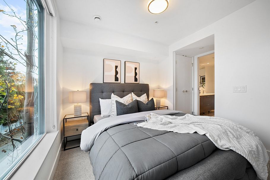 7458 Granville Street Vancouver, BC - 16