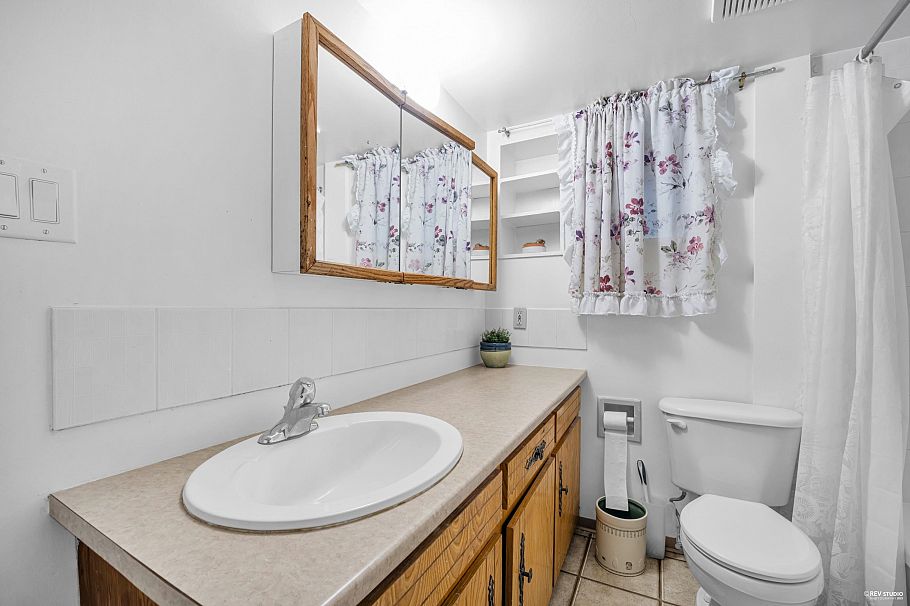 2051 W 17TH AVENUE, Vancouver BC V6J 2N3 Vancouver, BC - 17