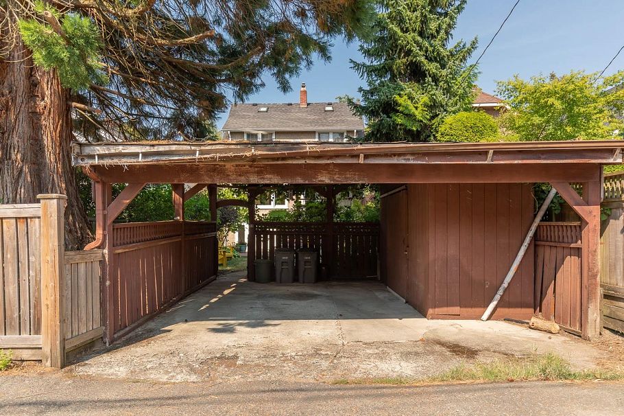 3782 W 24th Avenue Vancouver, BC - 40